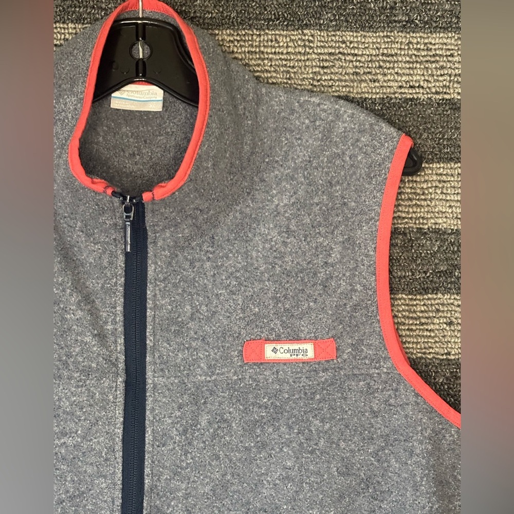 Columbia PFG Heather Gray Fleece Vest with Coral Trim Women’s XL EUC - Picture 2 of 9